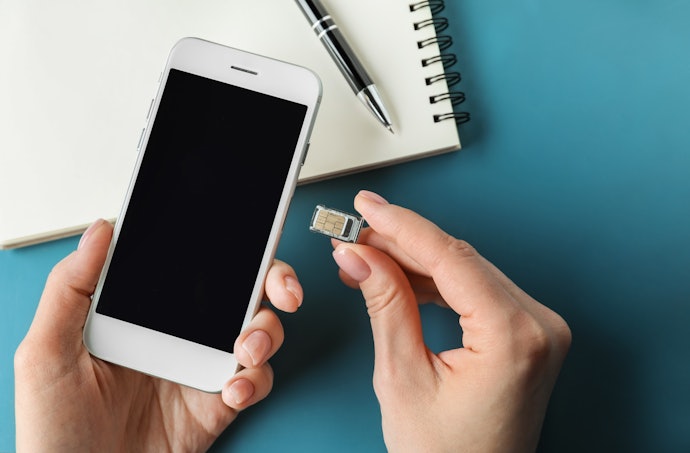 イタリアでスマホを使うなら、SIMカードとeSIMどっちがいい?