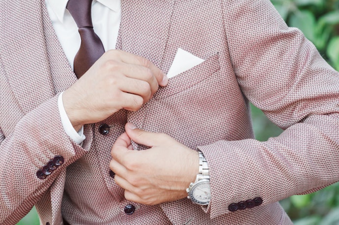 ポケットチーフとは?結婚式で必要?