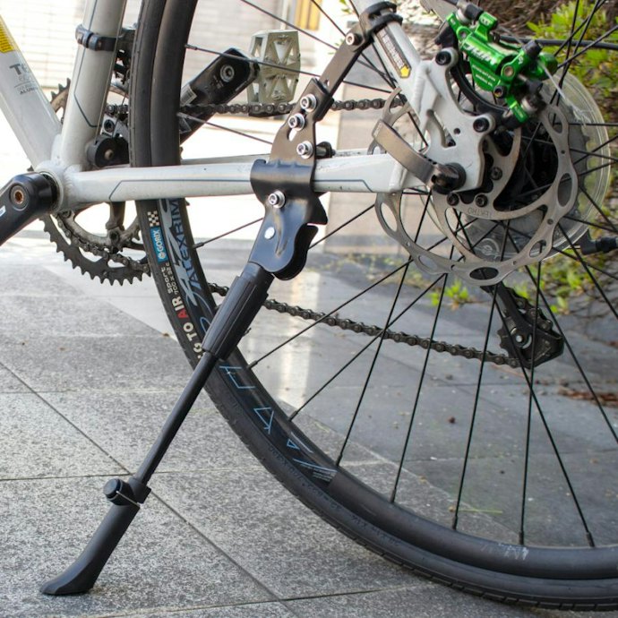ロードバイクにキックスタンドは必要?メリットと注意事項は?