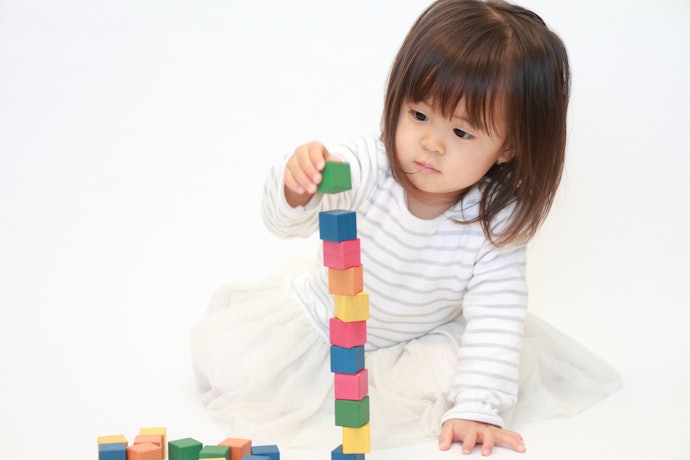 1歳の知育はどんなことをしたらよいの?普通のおもちゃではだめ?