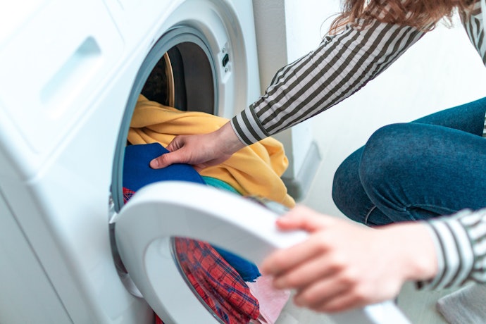 奥行き55cm以下の洗濯機はどのくらい洗濯物が入る?