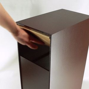 フタが前に開き省スペース!フロントオープンのゴミ箱のメリットとは?