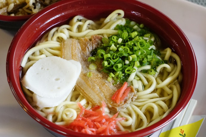 沖縄そばとは?ソーキそばとの違いは?