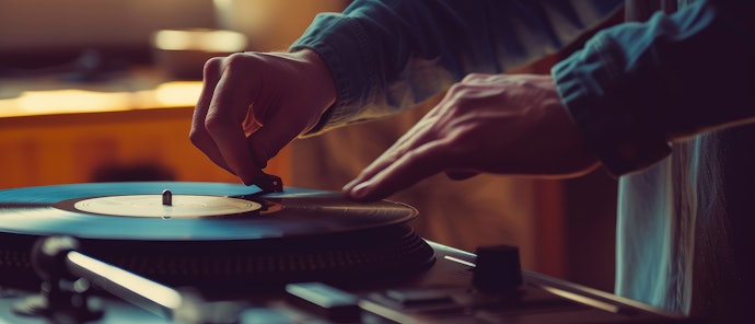DJ用ターンテーブルとは?初心者には必要?