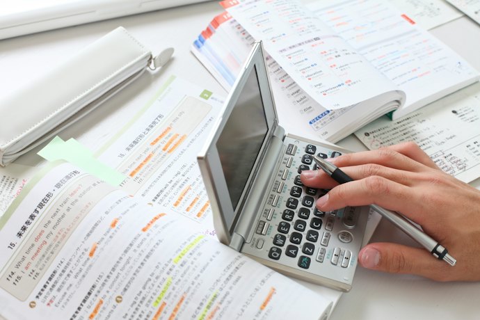 大学生に電子辞書って必要?高校生向けのものと何が違うの?