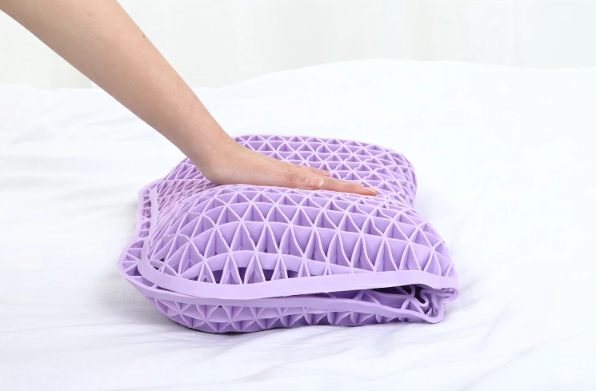 首・肩にフィットして涼しく眠れる!ジェル枕の魅力は?