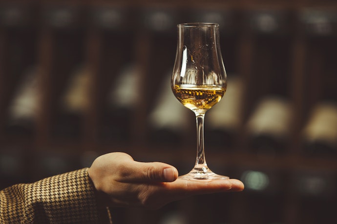 ブランデーグラスは細身が主流!