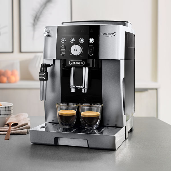too様　デロンギ　エスプレッソマシン　マグニフィカS コーヒーマシン　全自動 お家コーヒー、カフェを超える。「デロンギ マグニフィカS」最