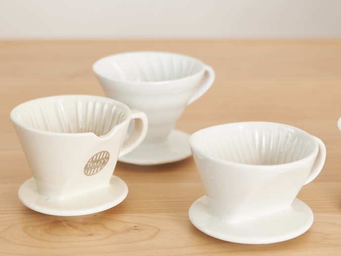 陶磁器のコーヒードリッパーの魅力。プラスチックとの違いは?