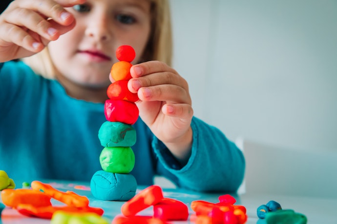 子どもの創造力や集中力を刺激!ねんどの魅力とは?