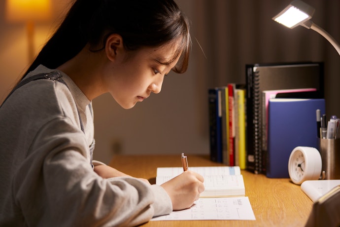 目にやさしいデスクライトとはどういう商品?何を見て選べばいい?