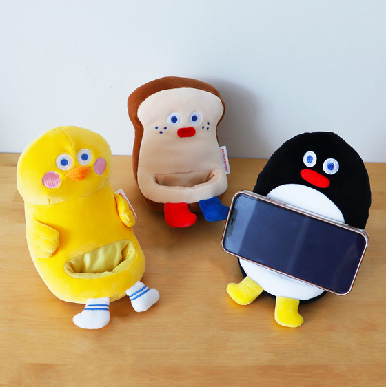 ぬいぐるみ型スマホスタンドで癒されよう!