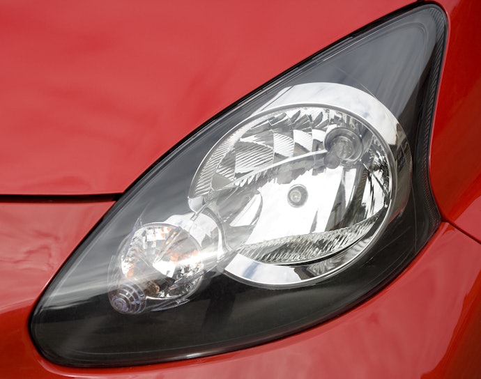 車用LEDヘッドライトのメリット・デメリットは?