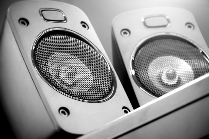 スピーカーセレクターを使うと音質が劣化する?