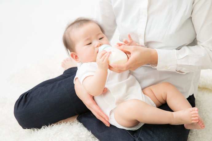 粉ミルクと母乳の違いは?卒業目安はいつ?