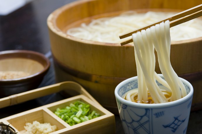 乾麺うどんは1人前で何gがちょうどよい?