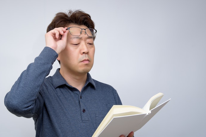 老眼ってどんな状態?老眼に効く市販の目薬はあるの?