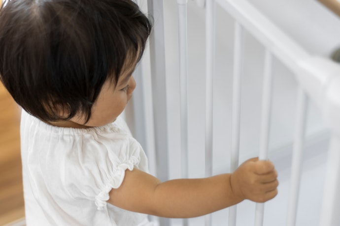 ベビーゲートは何歳まで?いつから設置が必要?