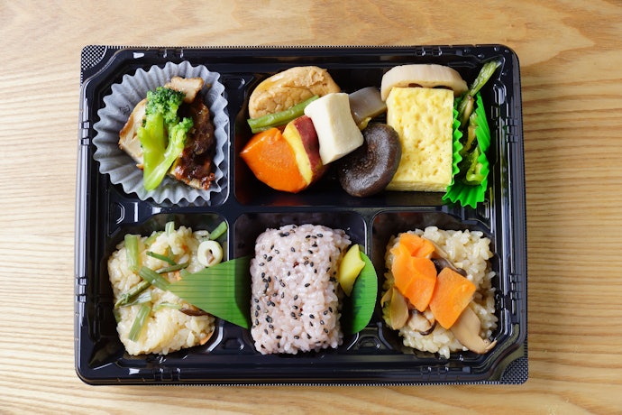 高齢者向け宅食サービスを利用するメリット・デメリットは?