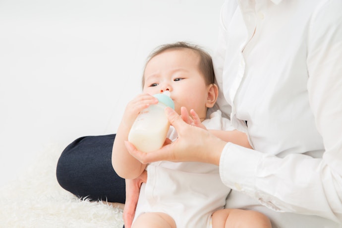 母乳と液体ミルクで栄養面に差はある?