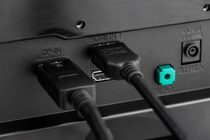 タッチ操作にはUSB接続が必要。接続機器の入力端子を確認しよう