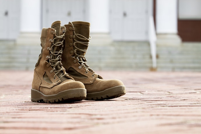 動きやすさとファッション性を両立!ミリタリーブーツとは?