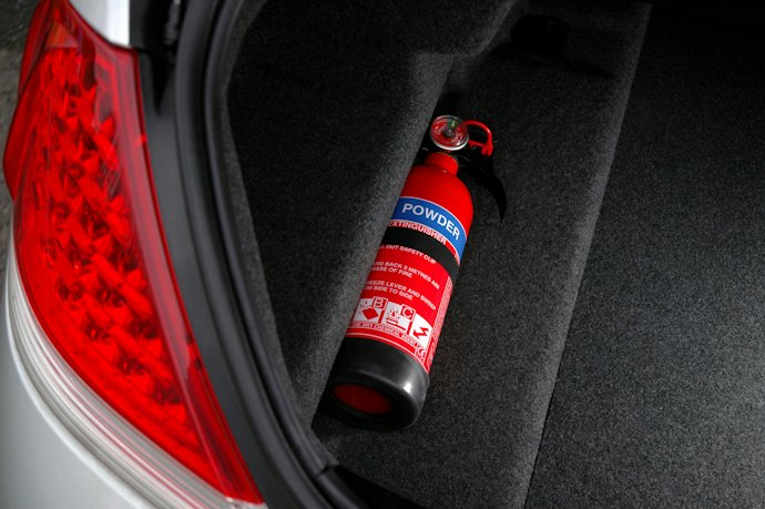 通常の消火器と車載消火器の違いとは?