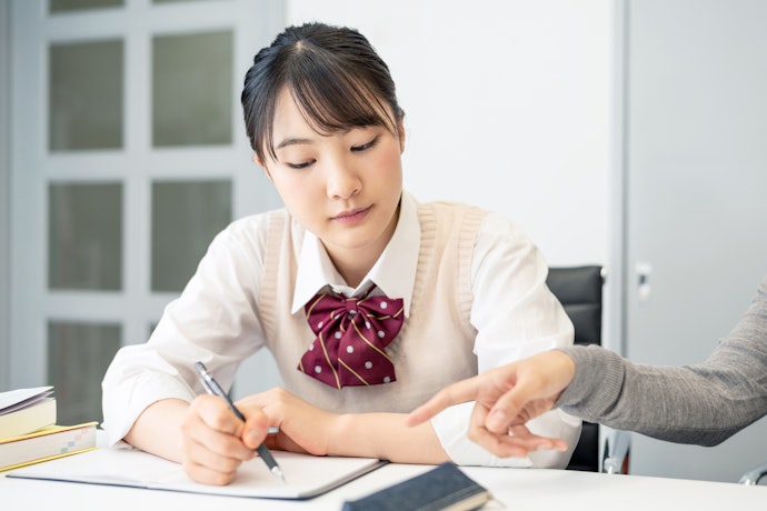 高校生が英会話教室に通うメリットは?オンライン英会話よりもおすすめ?