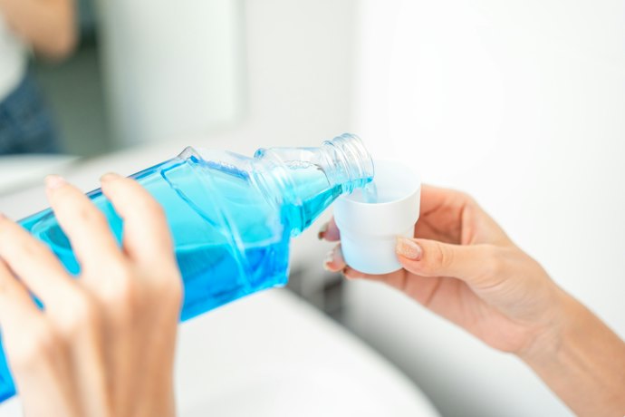デンタルリンスとマウスウォッシュの違いは?どちらがおすすめ?