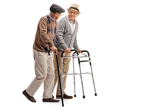 杖のプレゼントがおすすめな理由は?介護用の杖との違いも解説