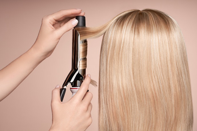 ヘアアイロン用スタイリング剤とは?どんなメリットがある?