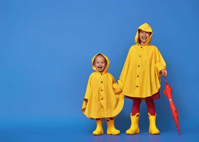 雨の日を安全・快適に。子どもがレインコートを着用するメリットとは?