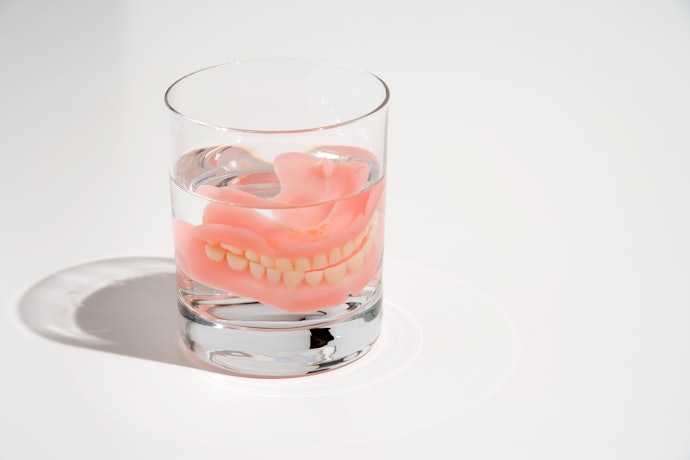 入れ歯洗浄剤の値段の差とは?高いもののほうがいい?