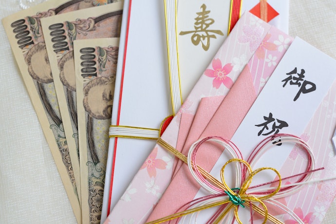 ママ用出産祝いの相場は?