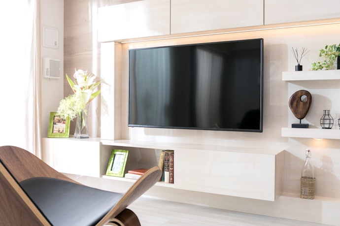 スタイリッシュで省スペース!壁掛けテレビの魅力とは?