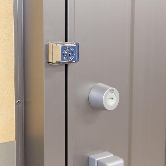 玄関の二重ロックは工事不要で後付けできる?導入時の注意点は?