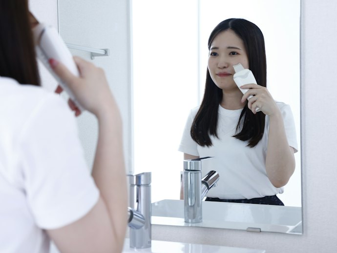 ウォーターピーリングとは?毛穴汚れが落ちる仕組みと毛穴吸引器との違い