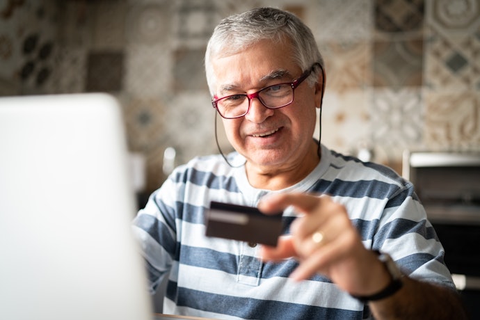 75歳以上や収入が年金のみの高齢者は注意。借入先候補が絞られる