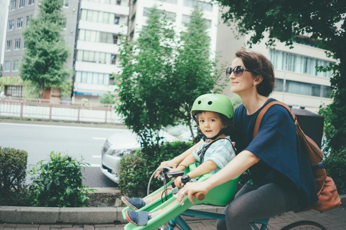 子どものヘルメットはいつから必要?努力義務があるって本当?
