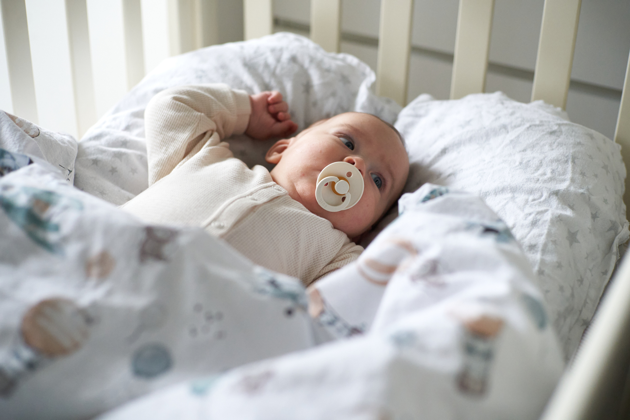 ベビーベッド 白 折り畳み ベッドインベッド 携帯型 添い寝 出産祝い