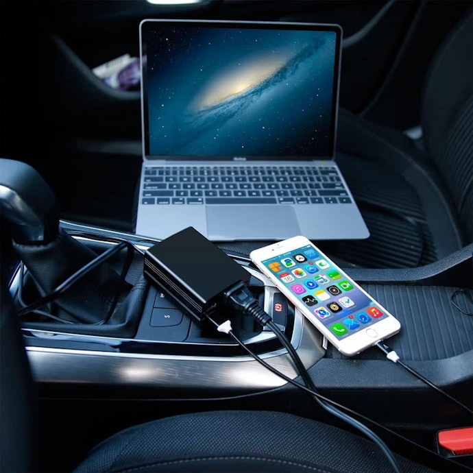 車内で家電が使える!車用インバーターの魅力とは?