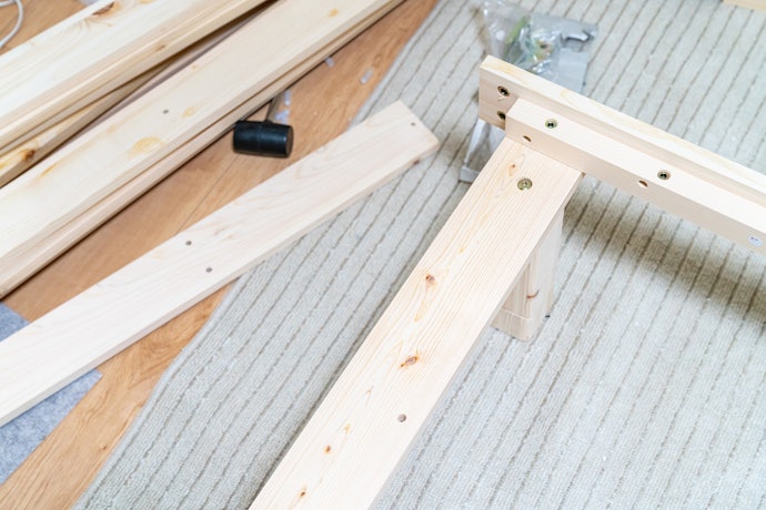 跳ね上げ式ベッドは組み立てが難しい?