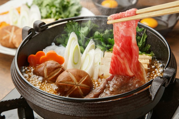 すき焼き鍋とは?普通の鍋との違いは?