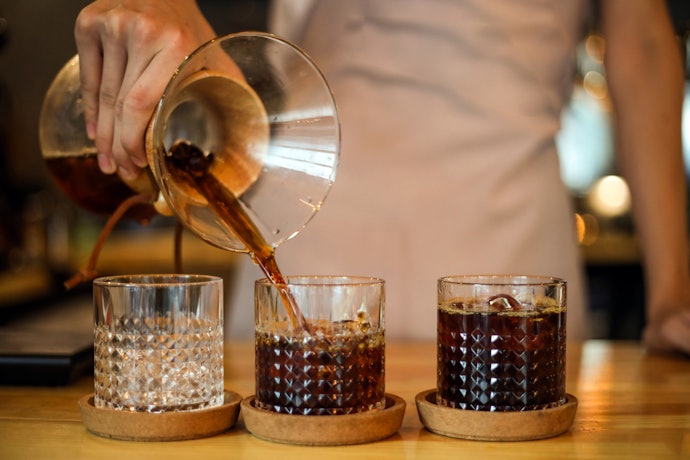 コーヒーリキュールで、カクテルやお菓子をリッチに