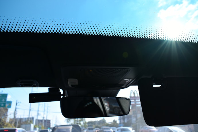 車用サンバイザーとは?どんな時に役立つ?