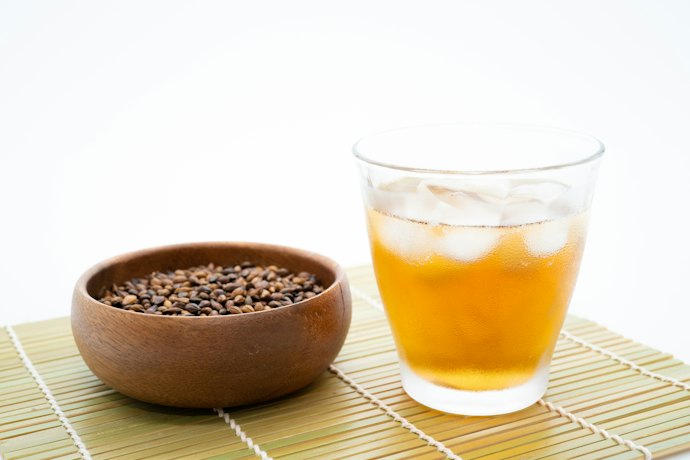 煮出し麦茶のメリットは?水出しとどっちがいい?