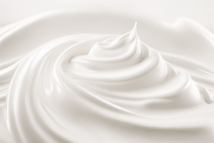 生クリームとは?原料やホイップクリームとの違いは?