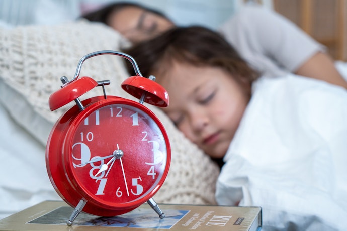 取り入れてみよう!子ども用目覚まし時計の役割とは?