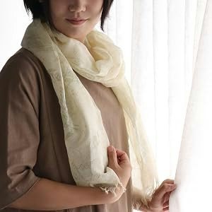 さらっと巻くだけで日差しをケア!UVカットストールの実力とは?