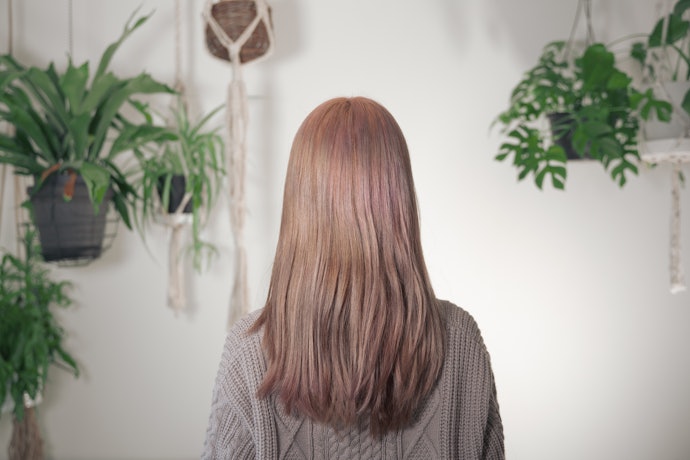 さらつや髪を作れるツヤ出しヘアスプレーとは?使うメリットは?